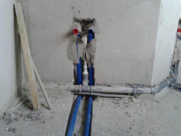 Wyprowadzenie instalacji wodnej w ścianie