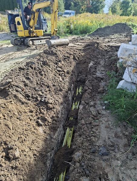 Wykop pod przyłącze gazowe wykonywany minikoparką